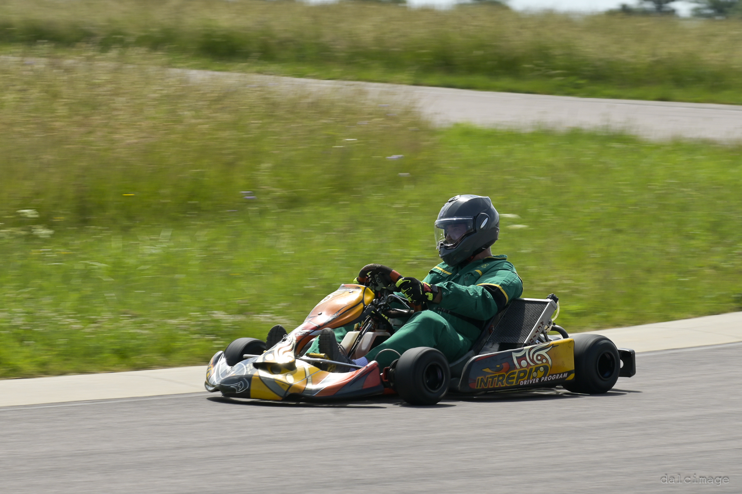 Voiture sur le circuit de pouilly - asaav.ch