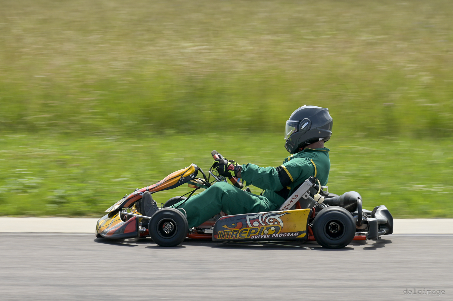 Voiture sur le circuit de pouilly - asaav.ch