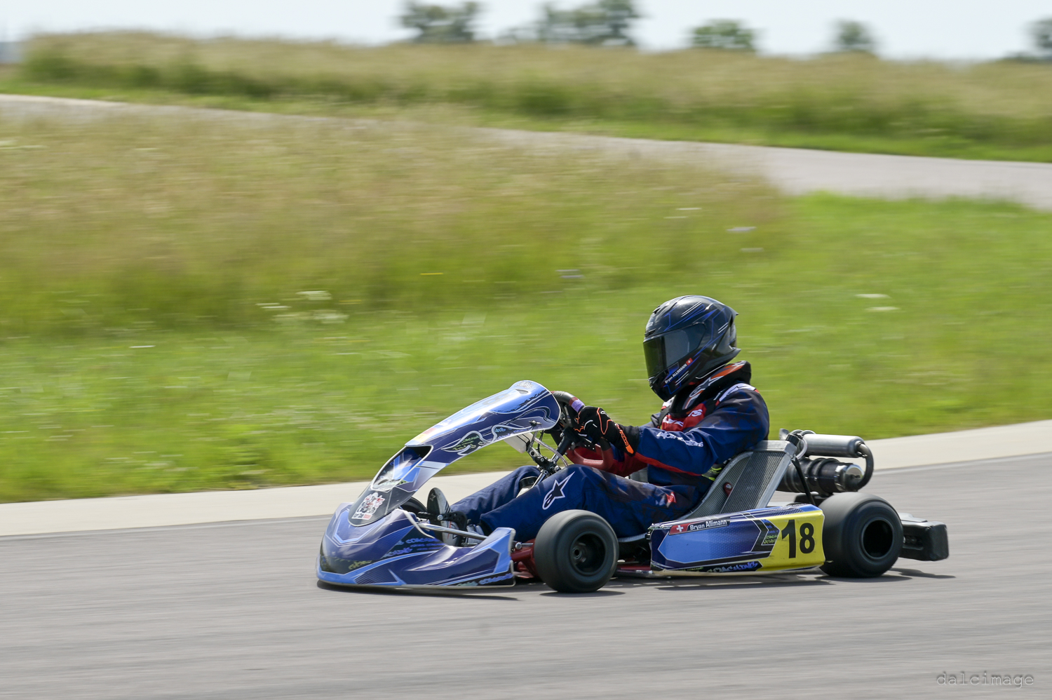 Voiture sur le circuit de pouilly - asaav.ch