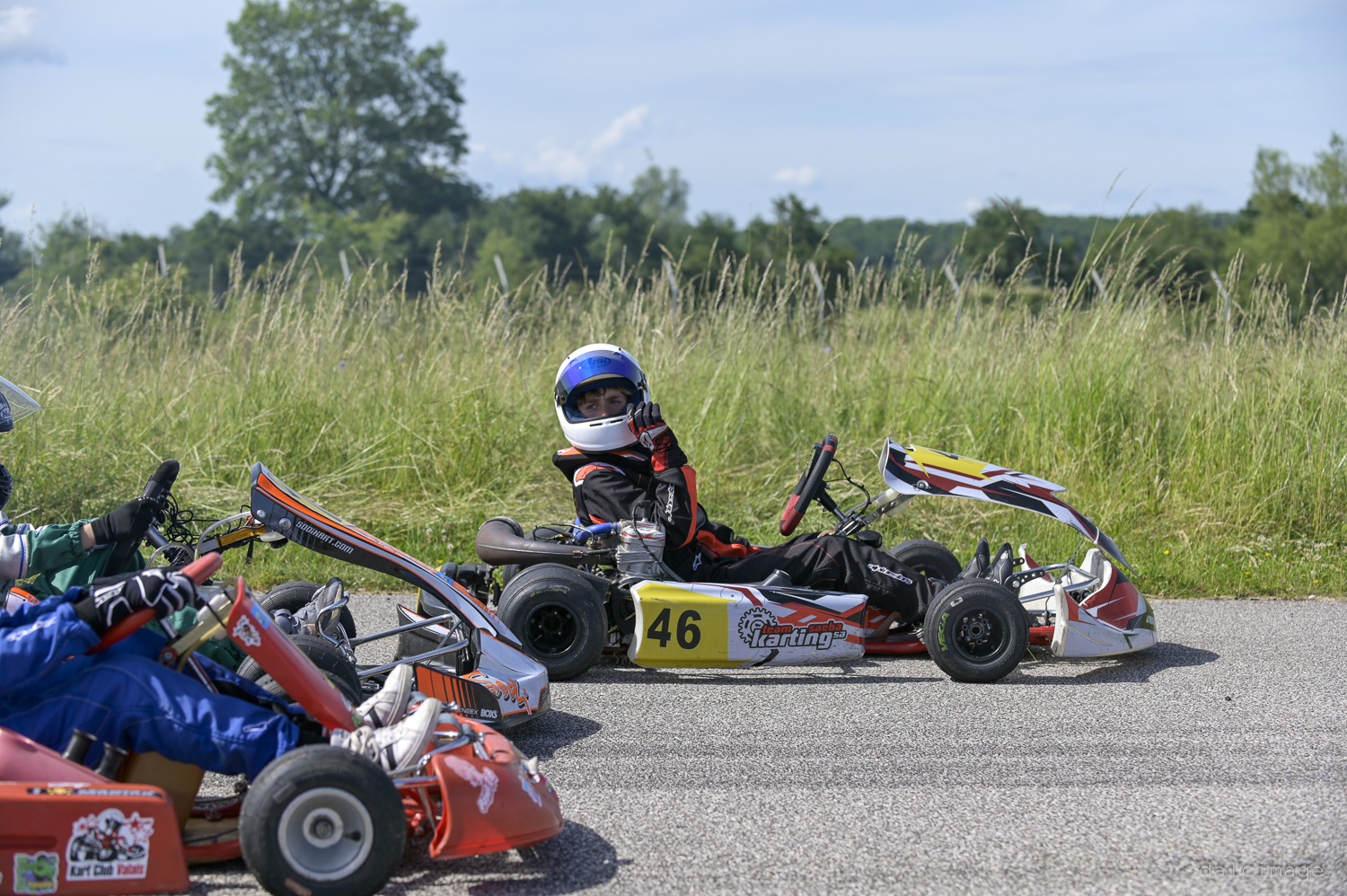 Voiture sur le circuit de pouilly - asaav.ch