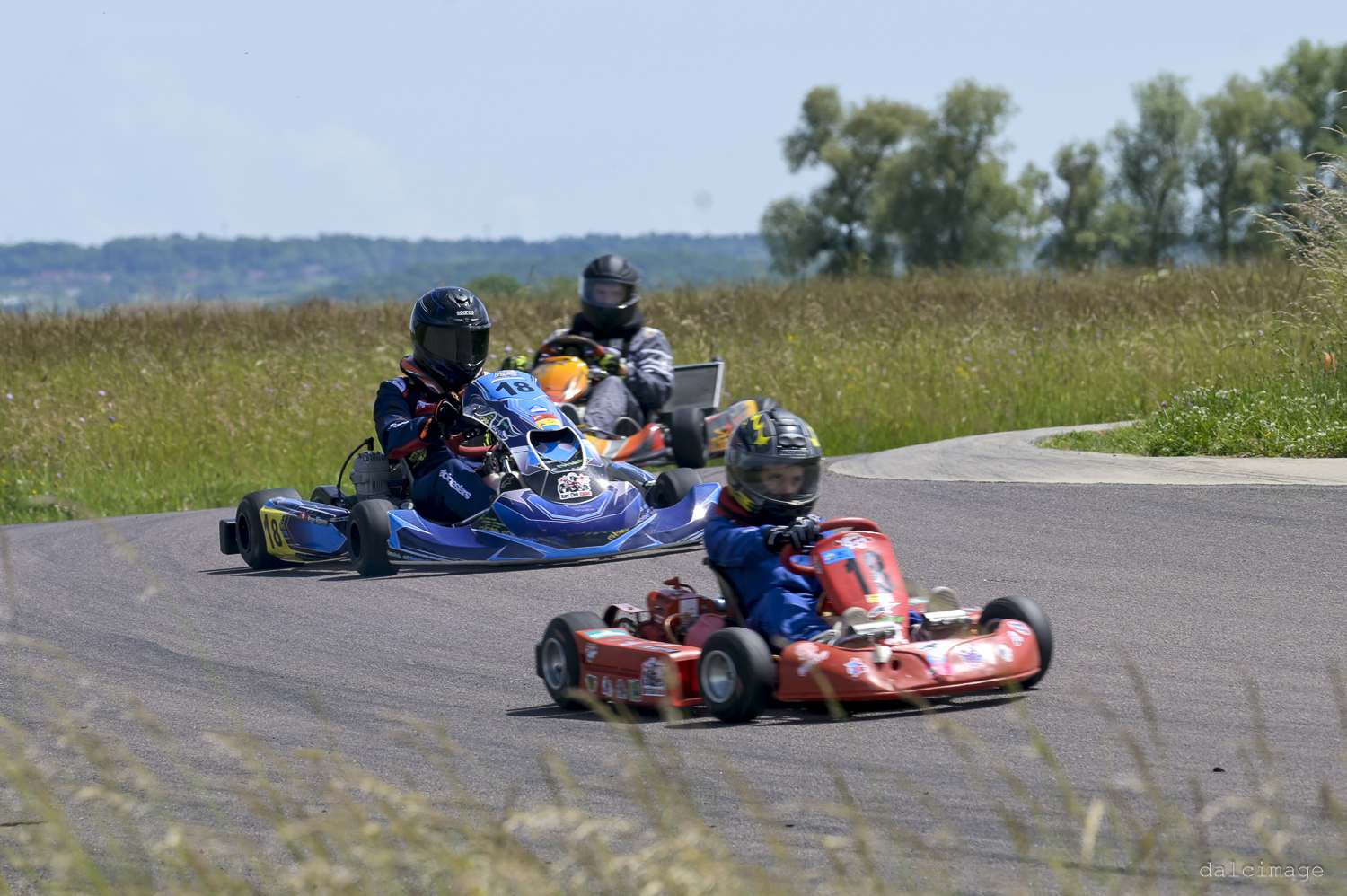 Voiture sur le circuit de pouilly - asaav.ch