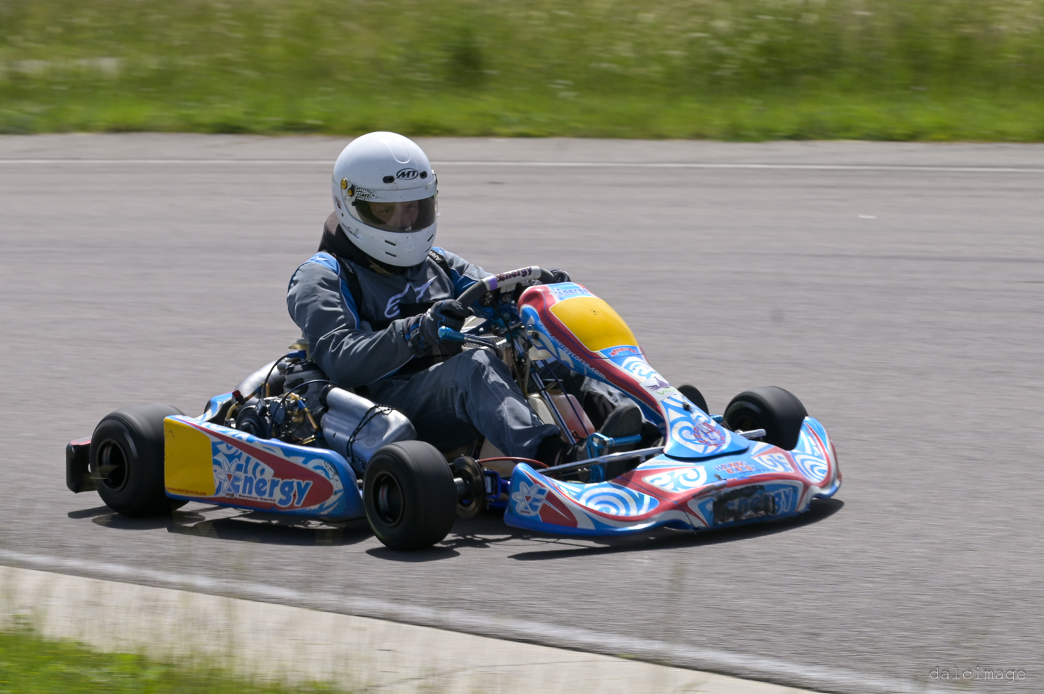 Voiture sur le circuit de pouilly - asaav.ch