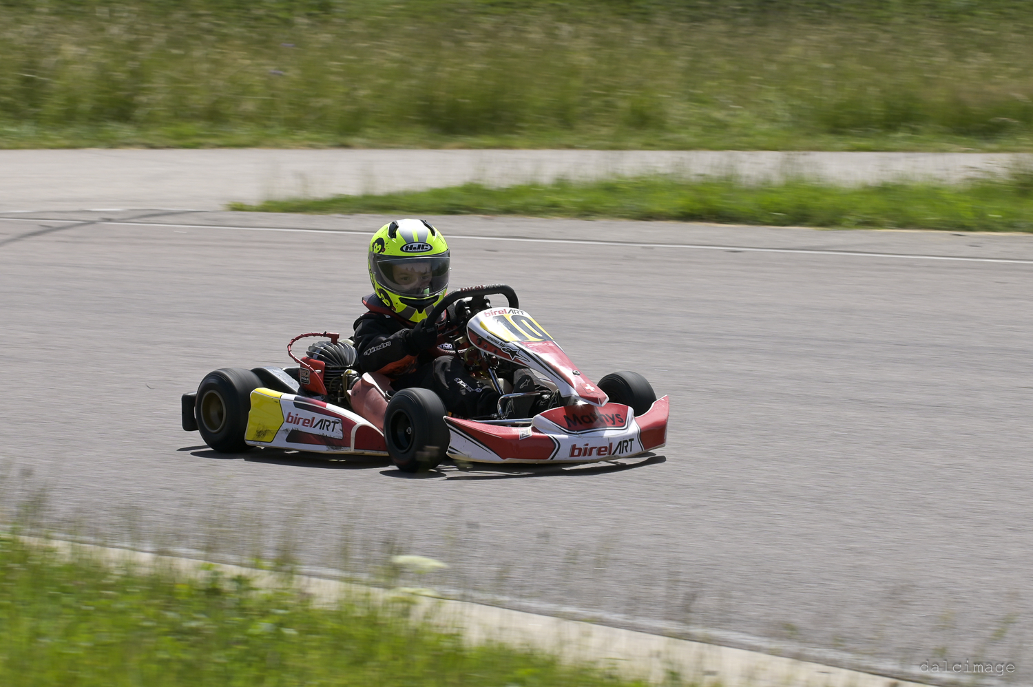 Voiture sur le circuit de pouilly - asaav.ch