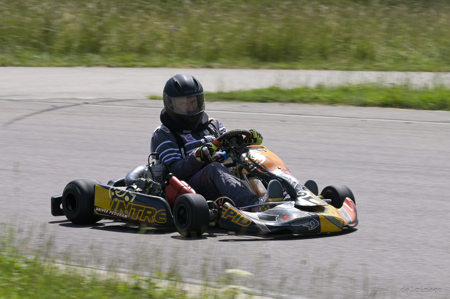Voiture sur le circuit de pouilly - asaav.ch