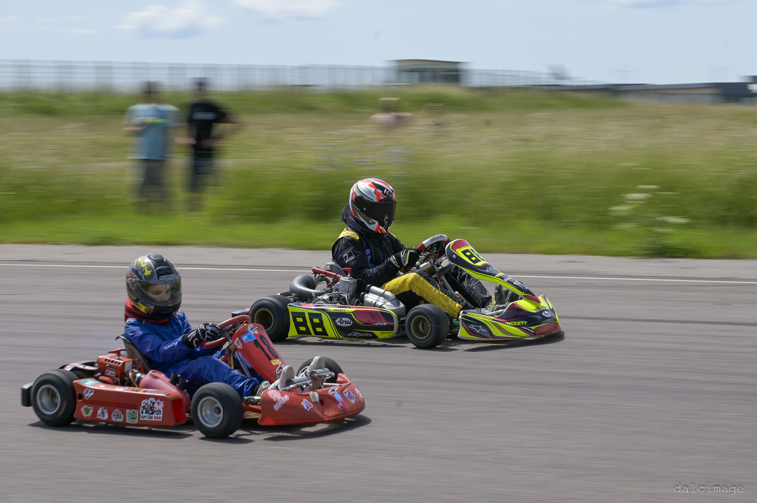 Voiture sur le circuit de pouilly - asaav.ch