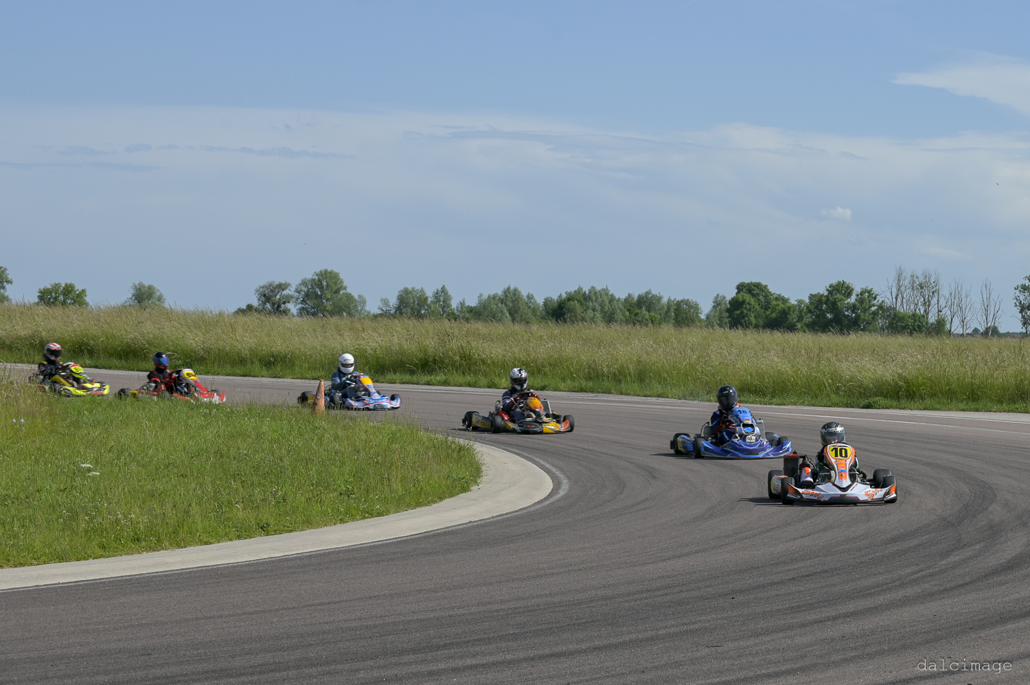 Voiture sur le circuit de pouilly - asaav.ch