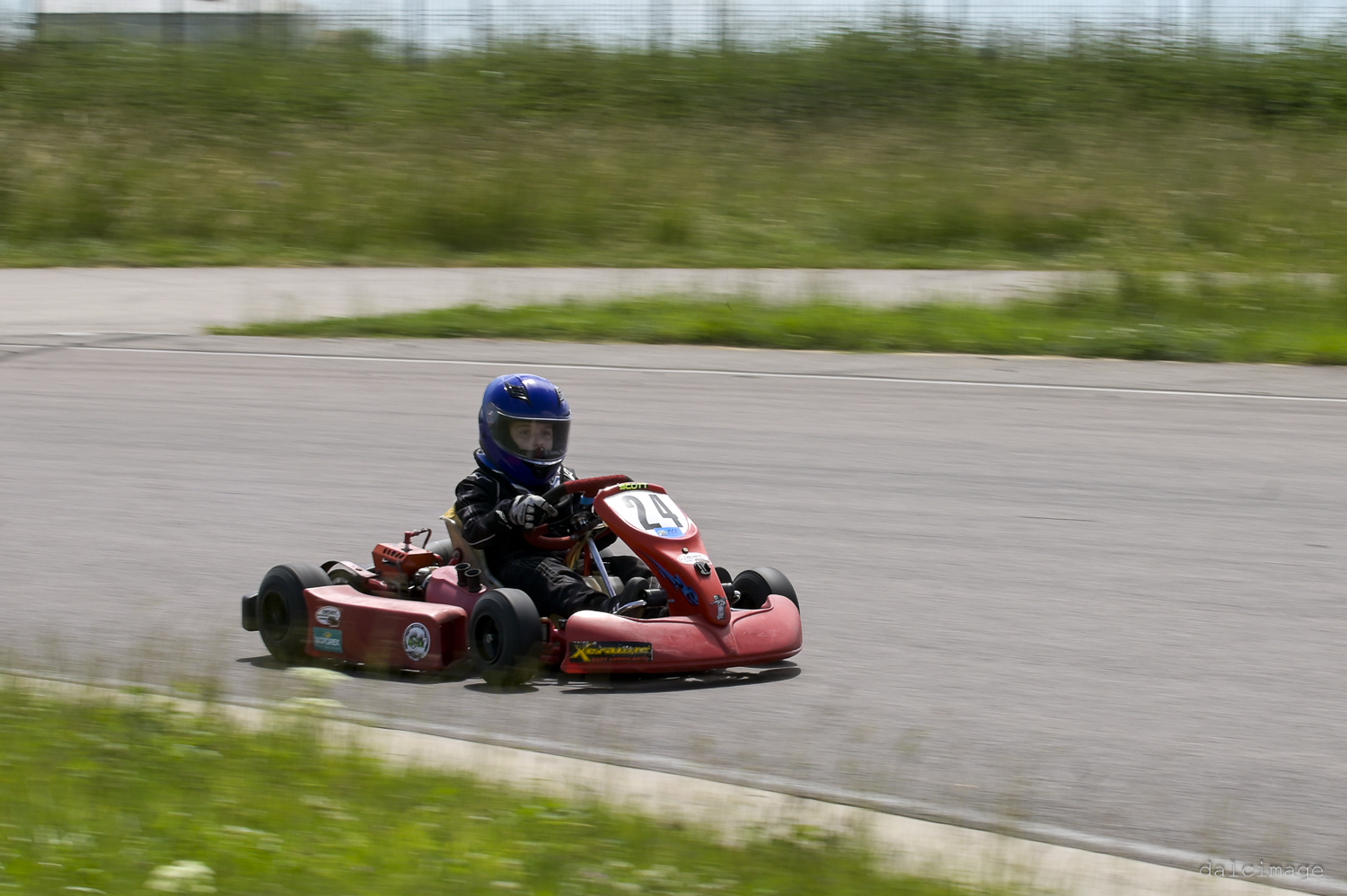 Voiture sur le circuit de pouilly - asaav.ch