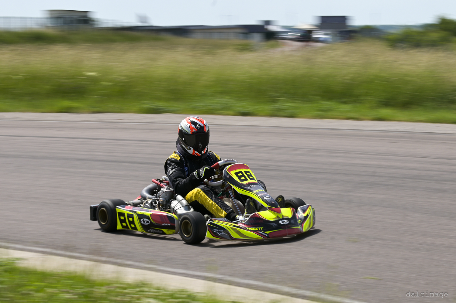 Voiture sur le circuit de pouilly - asaav.ch