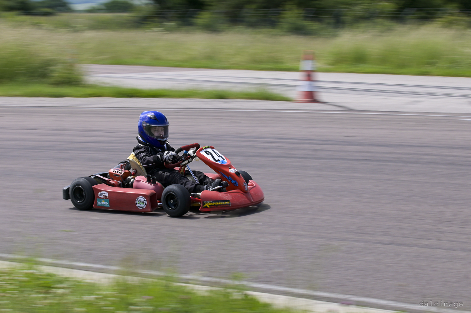 Voiture sur le circuit de pouilly - asaav.ch