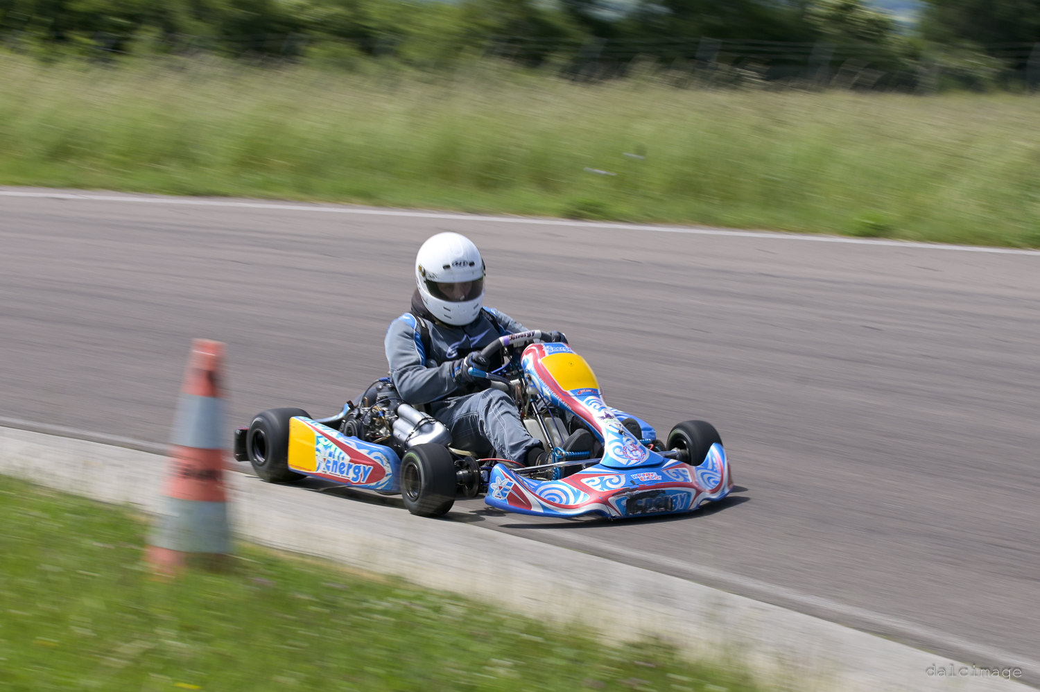 Voiture sur le circuit de pouilly - asaav.ch