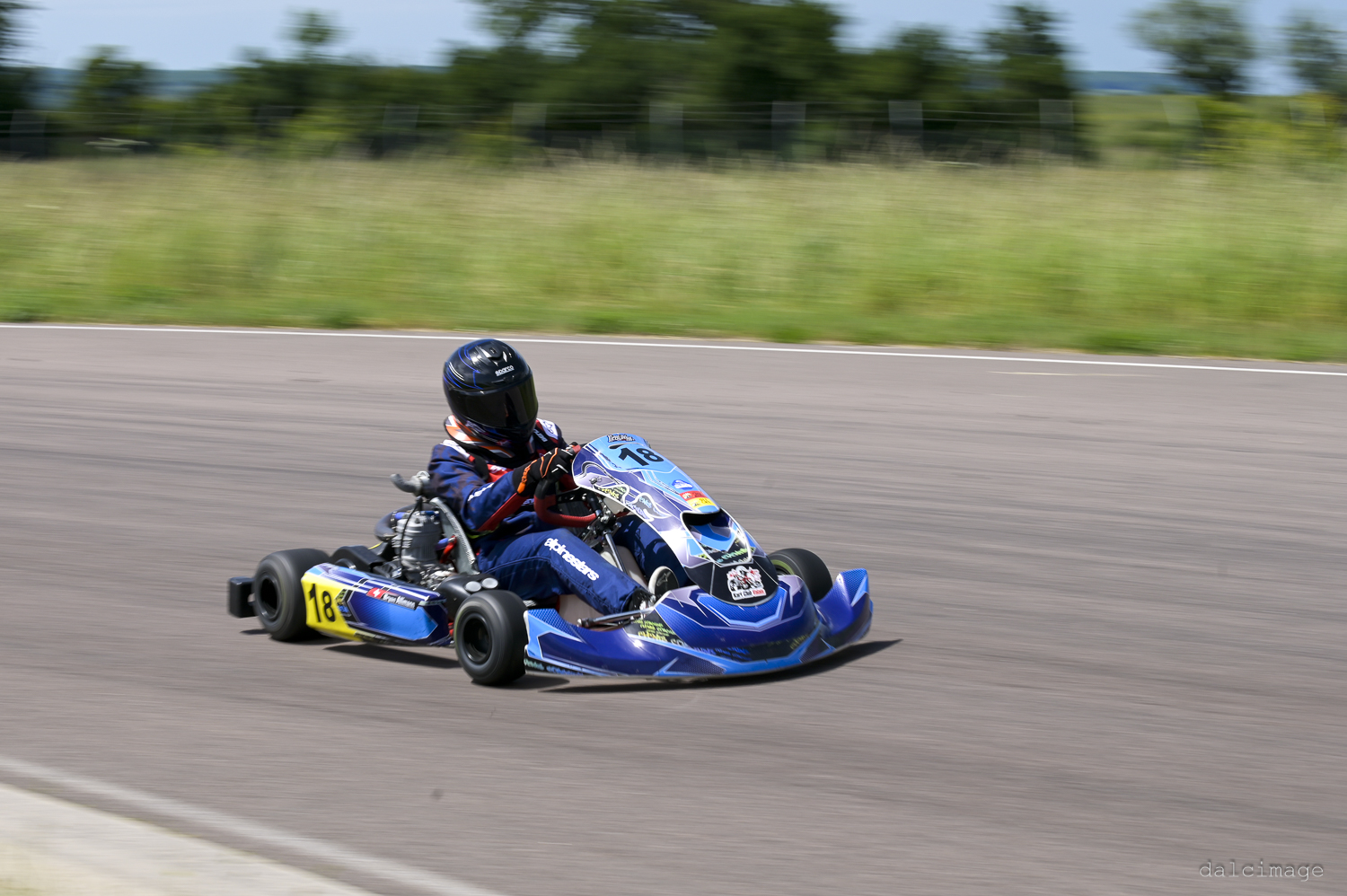 Voiture sur le circuit de pouilly - asaav.ch