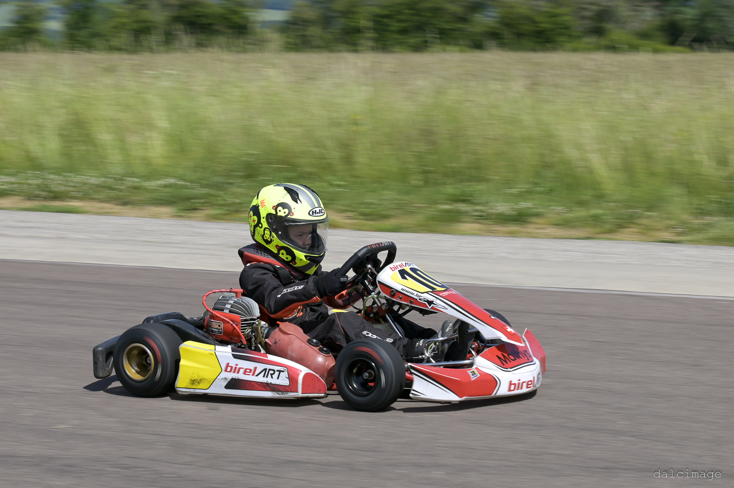 Voiture sur le circuit de pouilly - asaav.ch