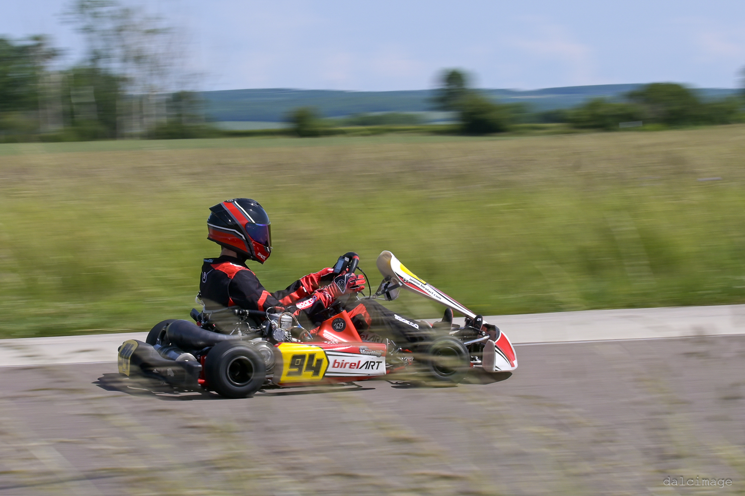 Voiture sur le circuit de pouilly - asaav.ch