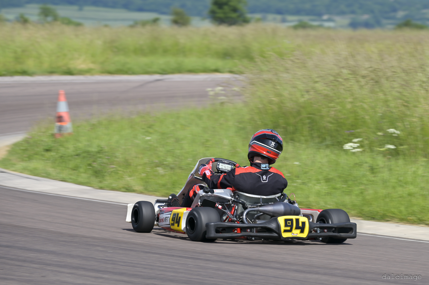 Voiture sur le circuit de pouilly - asaav.ch