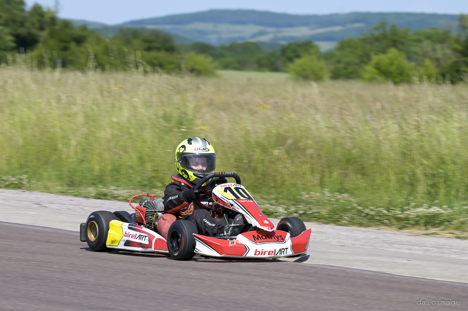 Voiture sur le circuit de pouilly - asaav.ch