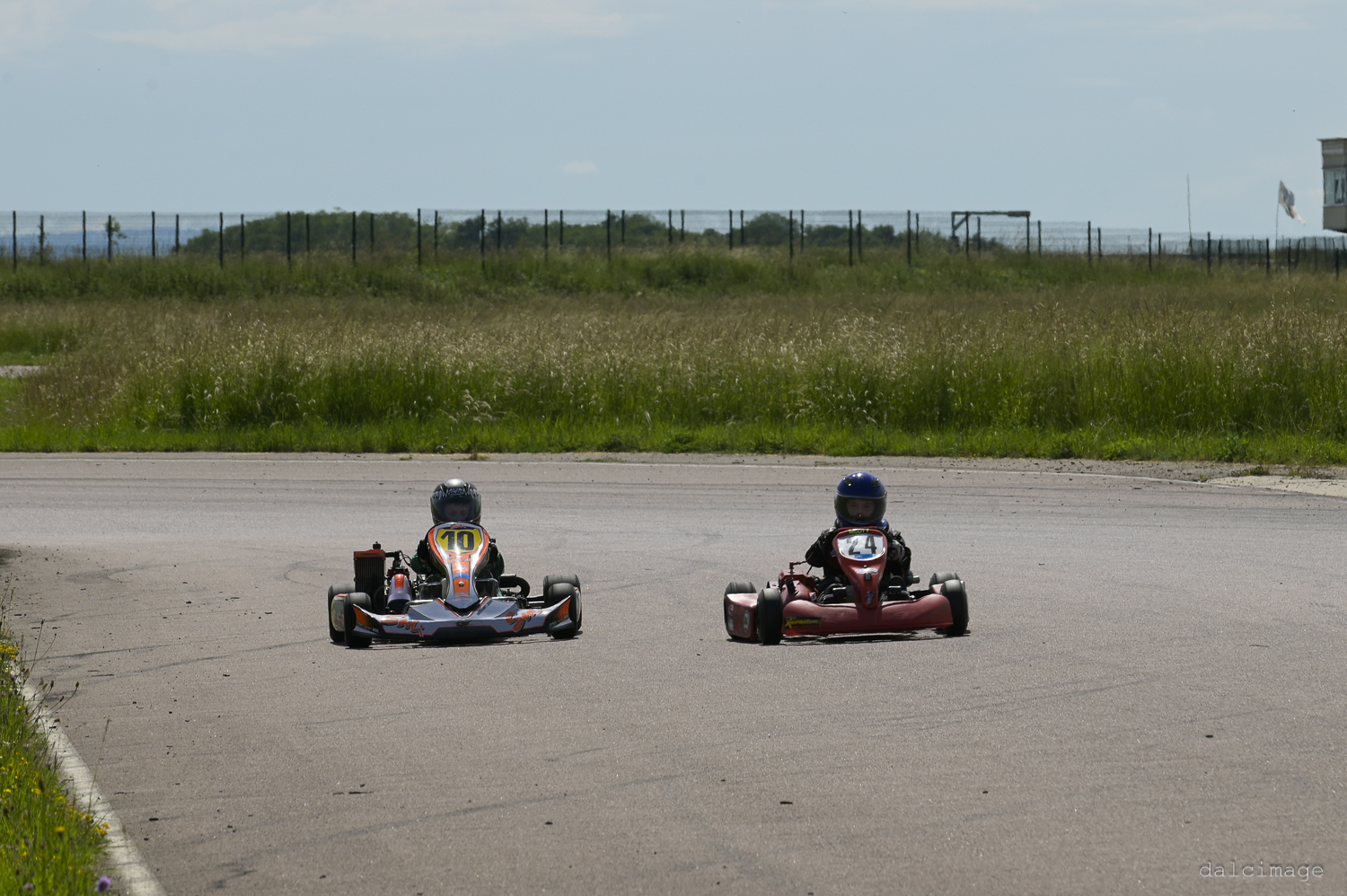 Voiture sur le circuit de pouilly - asaav.ch