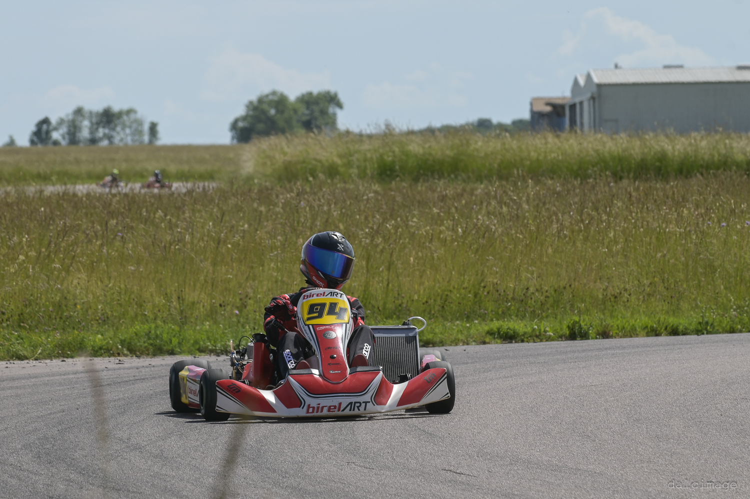 Voiture sur le circuit de pouilly - asaav.ch