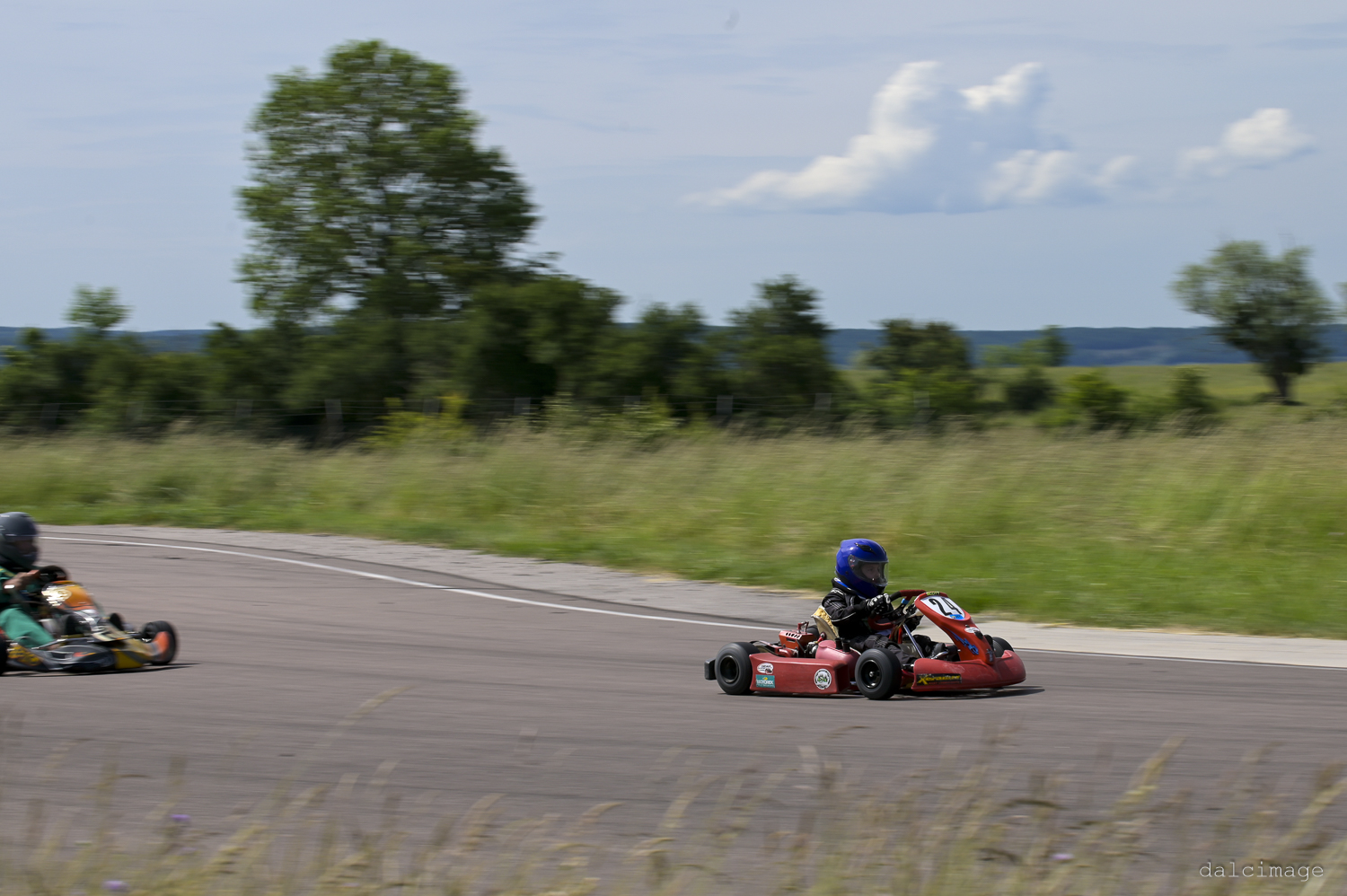 Voiture sur le circuit de pouilly - asaav.ch