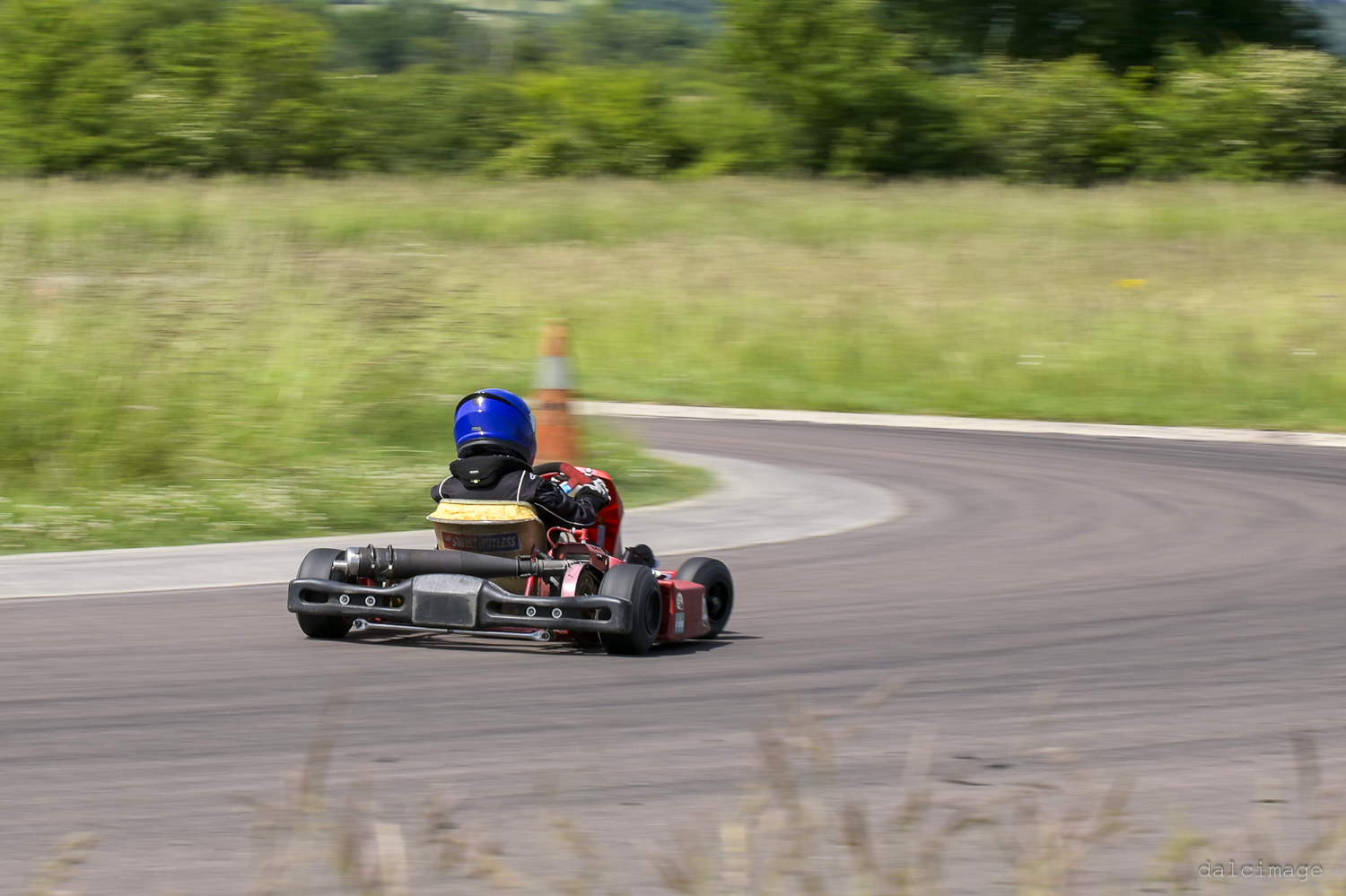 Voiture sur le circuit de pouilly - asaav.ch