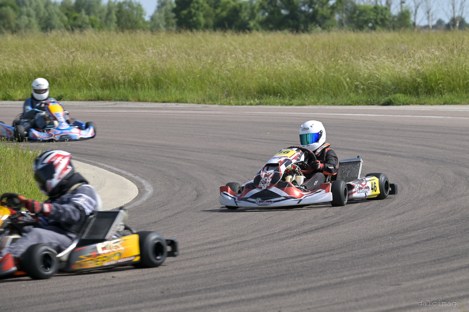 Voiture sur le circuit de pouilly - asaav.ch