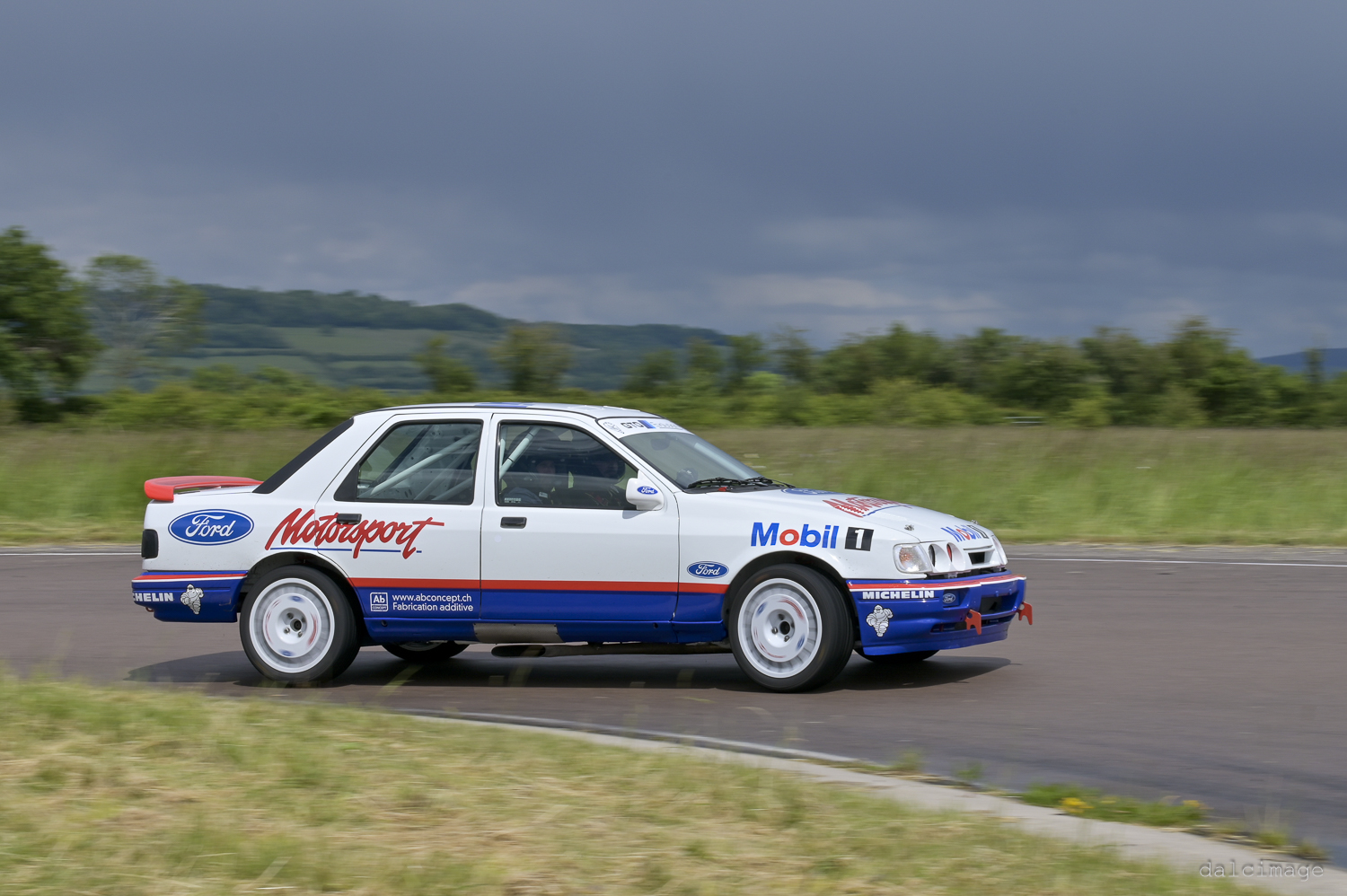 Voiture sur le circuit de pouilly - asaav.ch