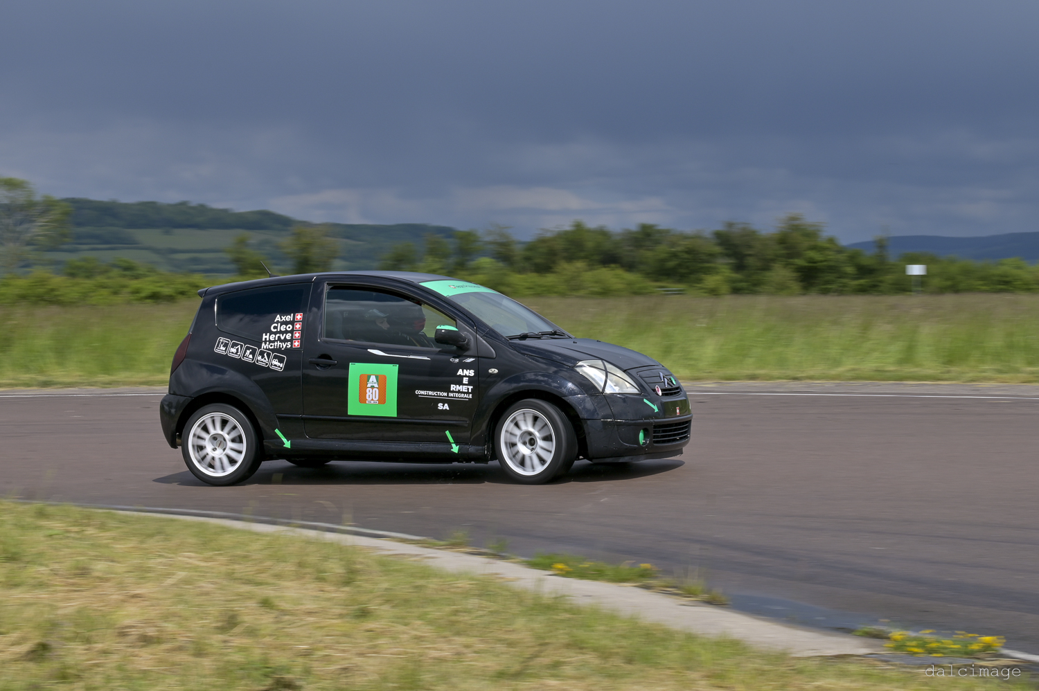 Voiture sur le circuit de pouilly - asaav.ch