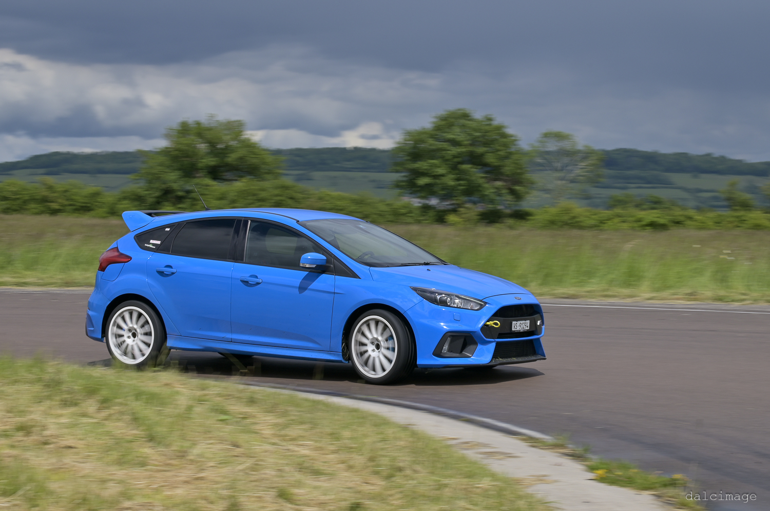 Voiture sur le circuit de pouilly - asaav.ch