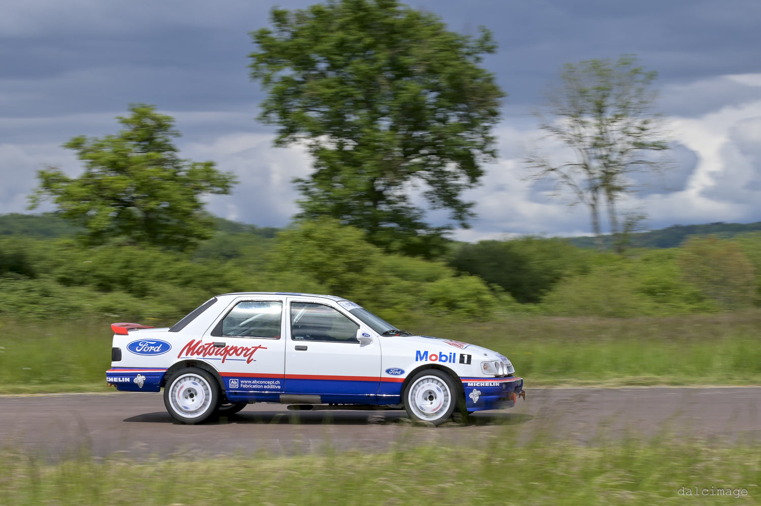 Voiture sur le circuit de pouilly - asaav.ch