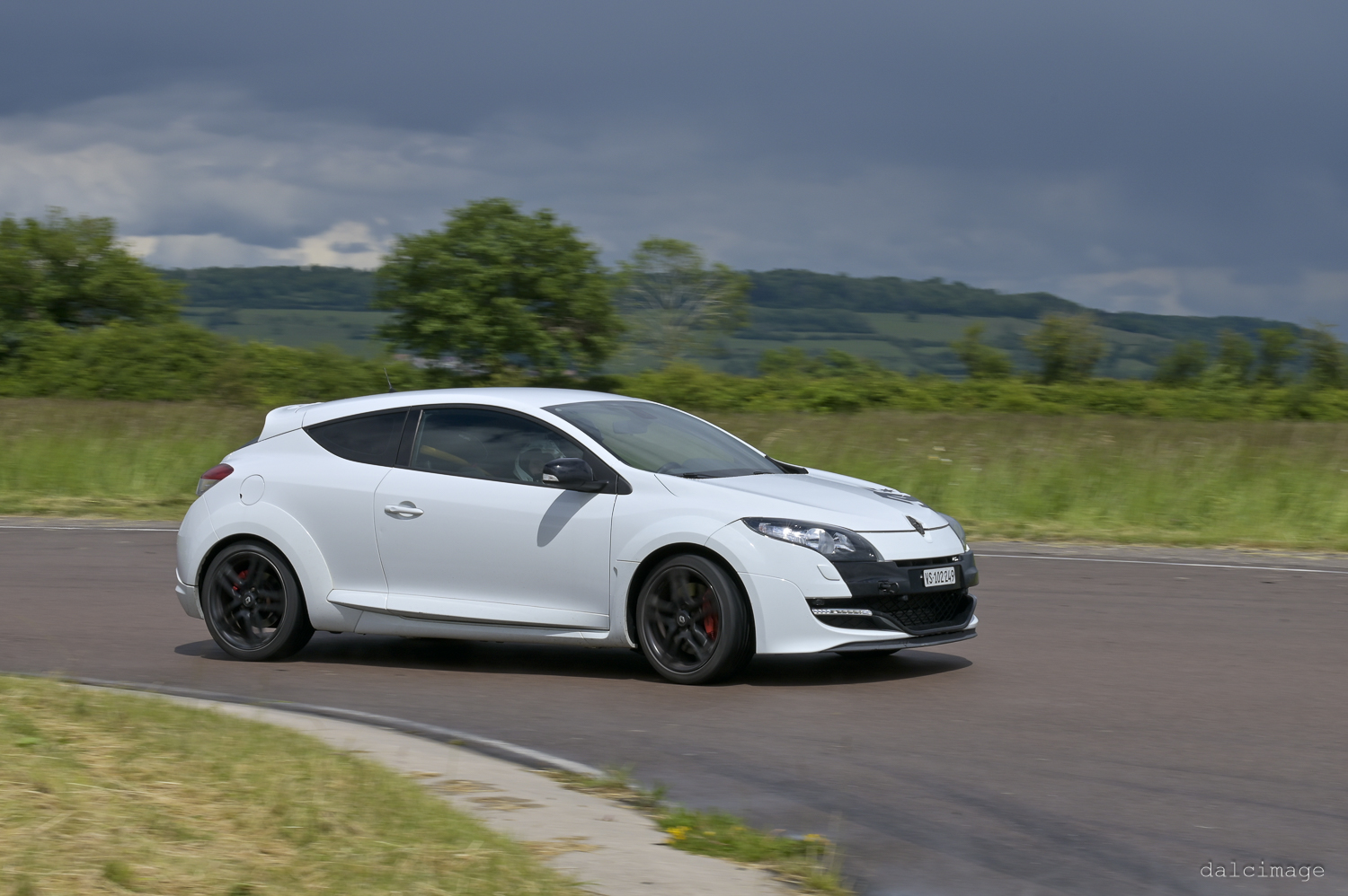 Voiture sur le circuit de pouilly - asaav.ch