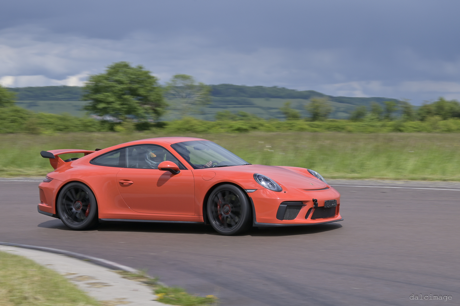 Voiture sur le circuit de pouilly - asaav.ch