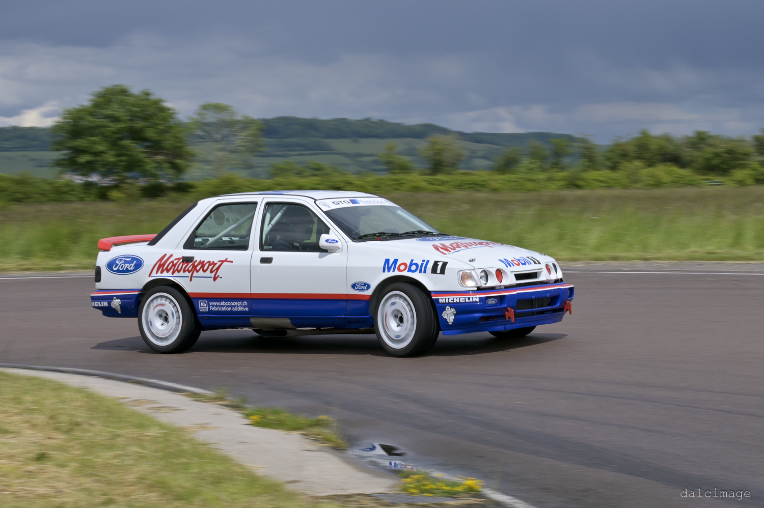 Voiture sur le circuit de pouilly - asaav.ch