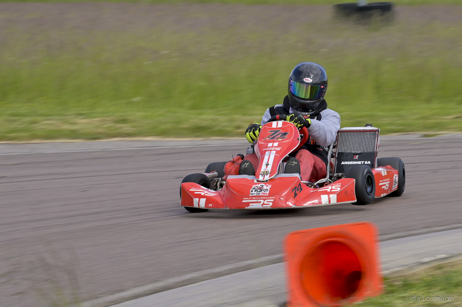 Voiture sur le circuit de pouilly - asaav.ch