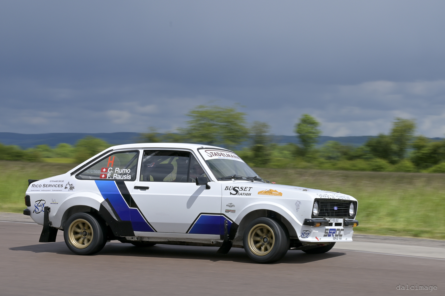 Voiture sur le circuit de pouilly - asaav.ch