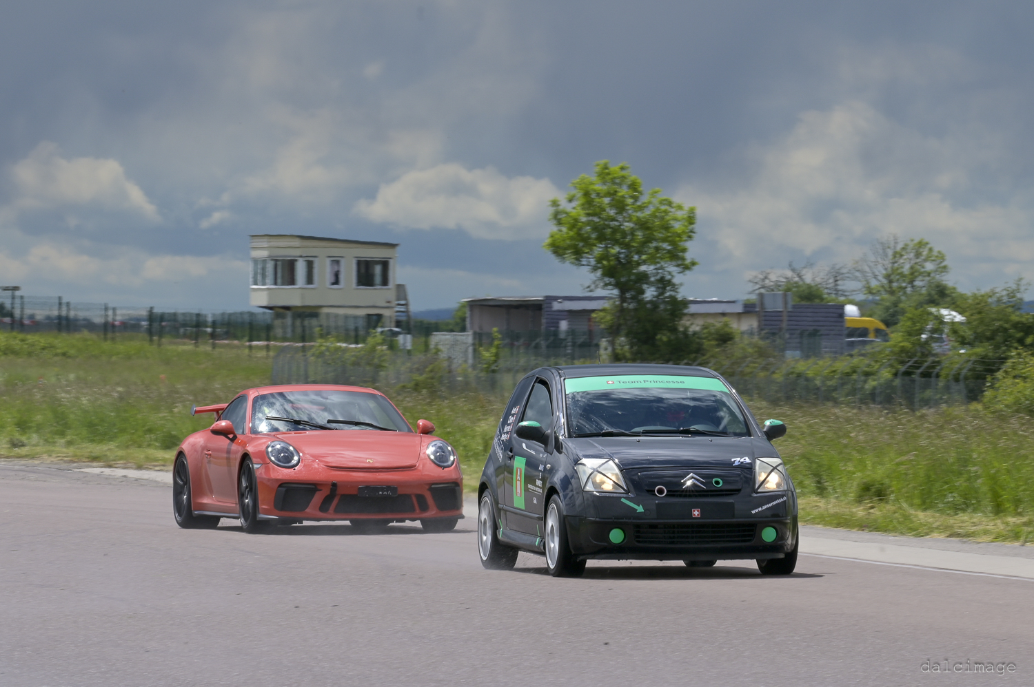 Voiture sur le circuit de pouilly - asaav.ch