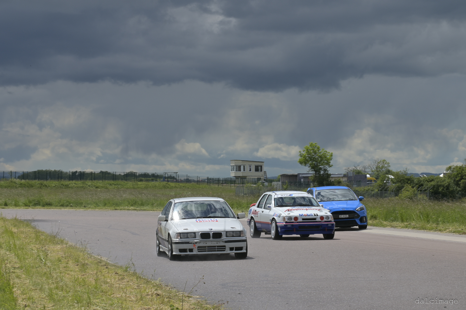 Voiture sur le circuit de pouilly - asaav.ch