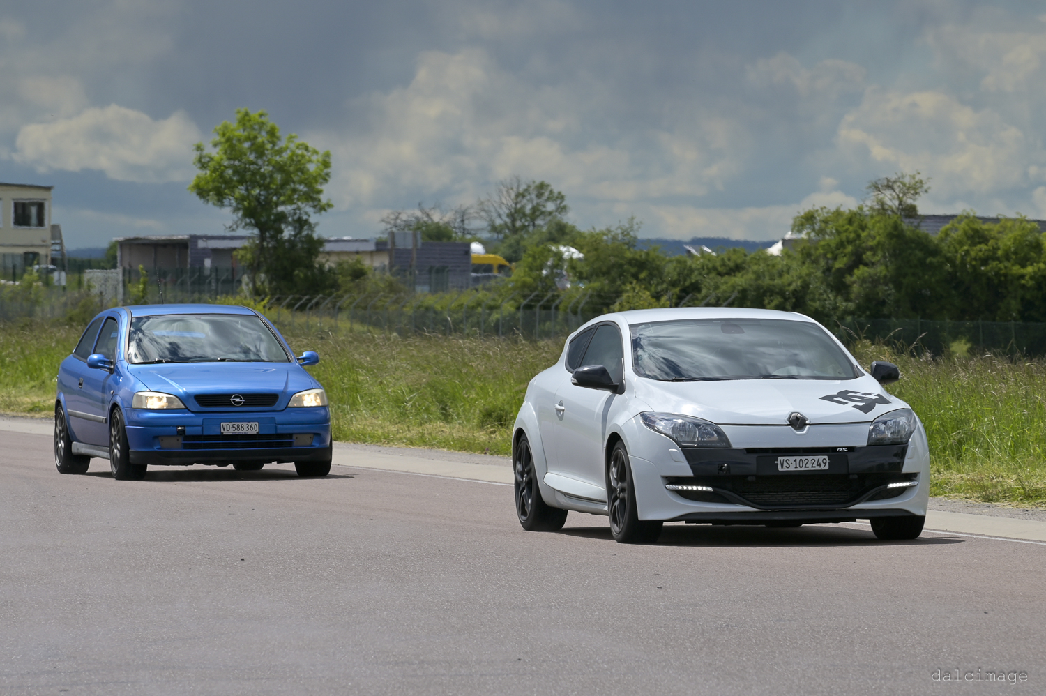 Voiture sur le circuit de pouilly - asaav.ch