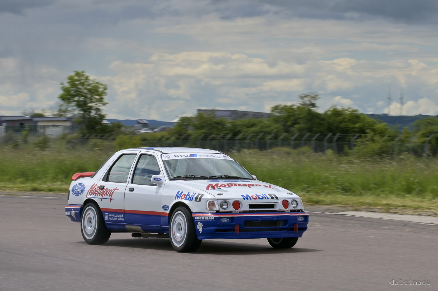 Voiture sur le circuit de pouilly - asaav.ch