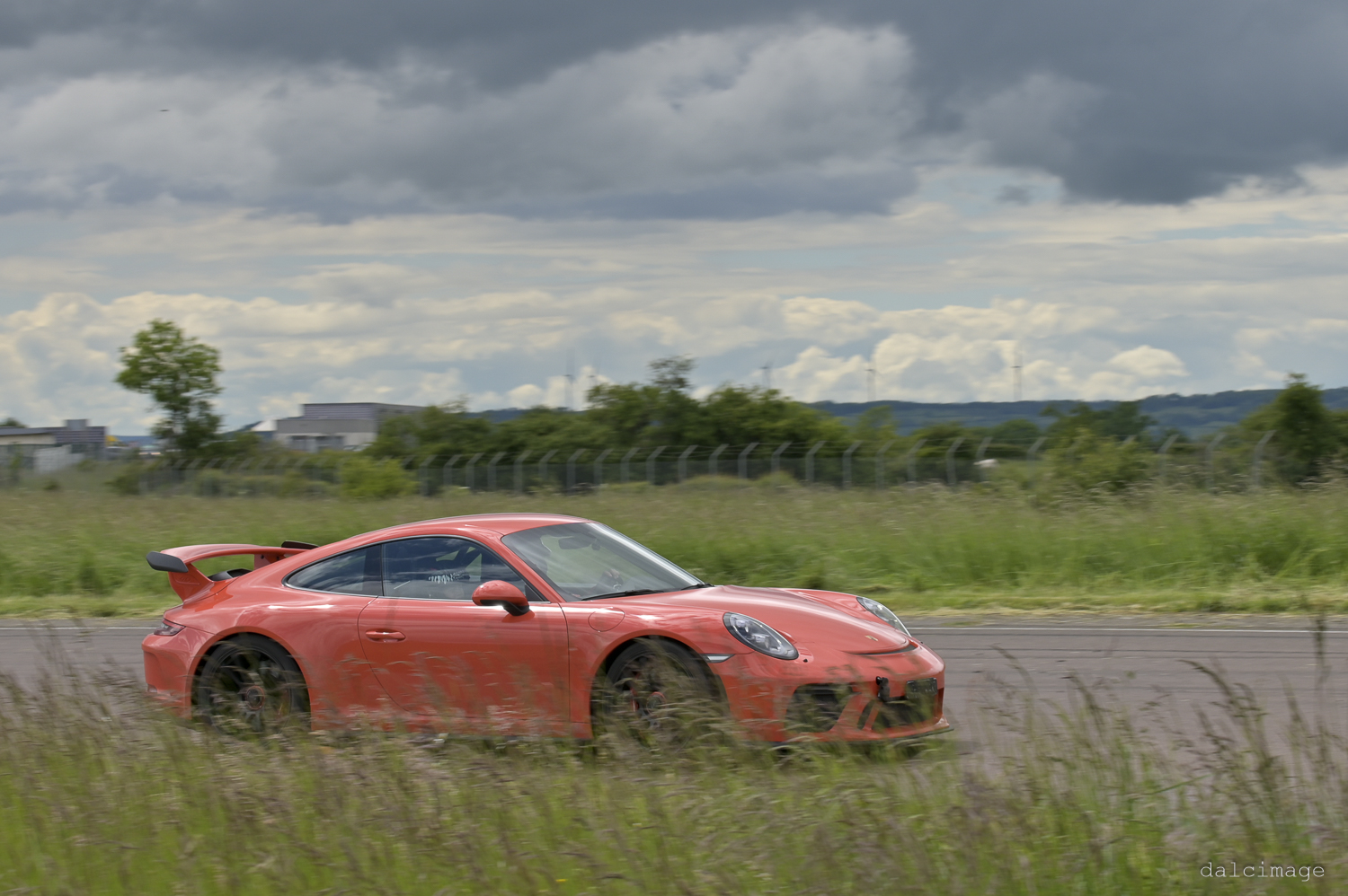 Voiture sur le circuit de pouilly - asaav.ch