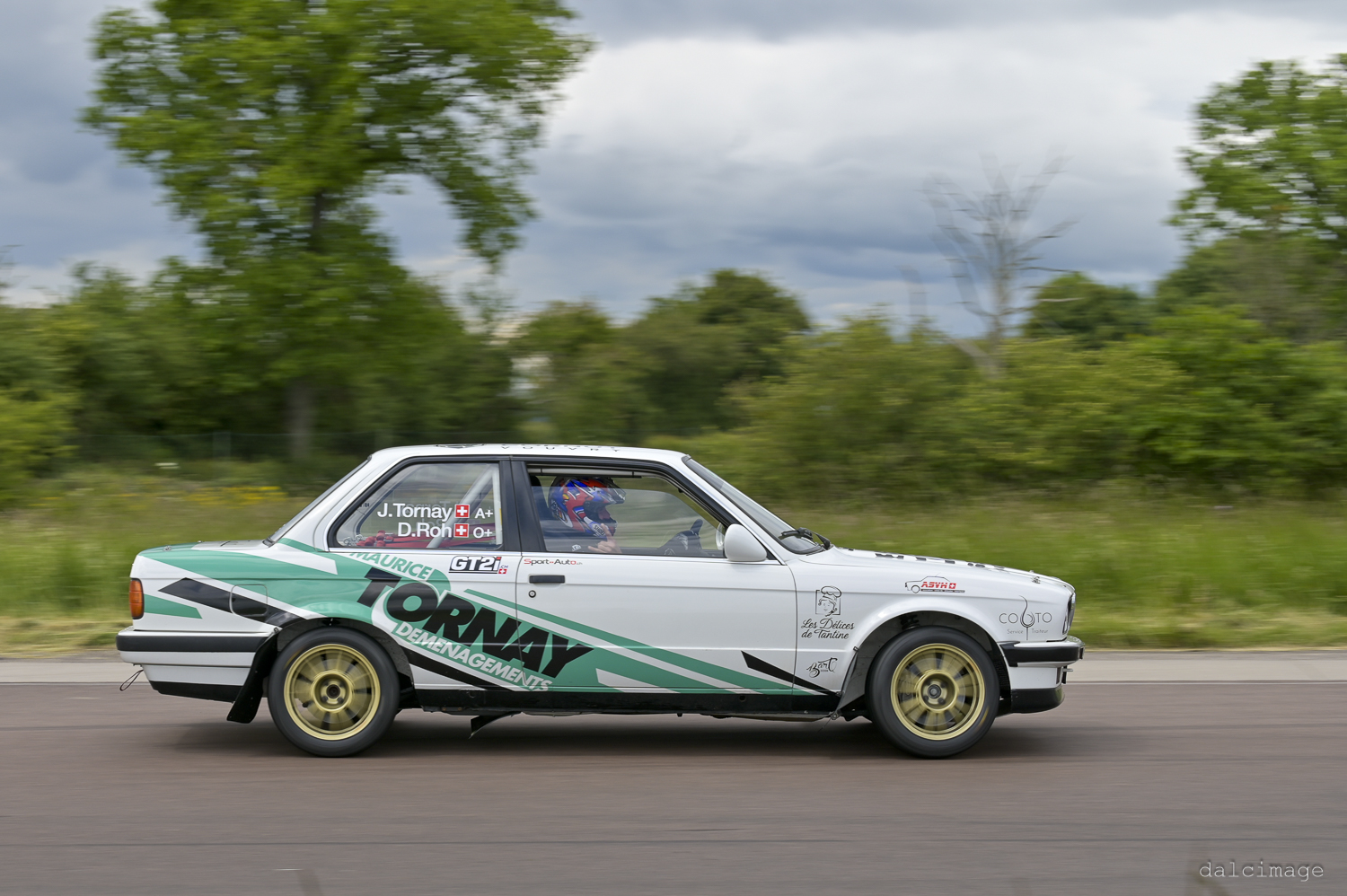 Voiture sur le circuit de pouilly - asaav.ch