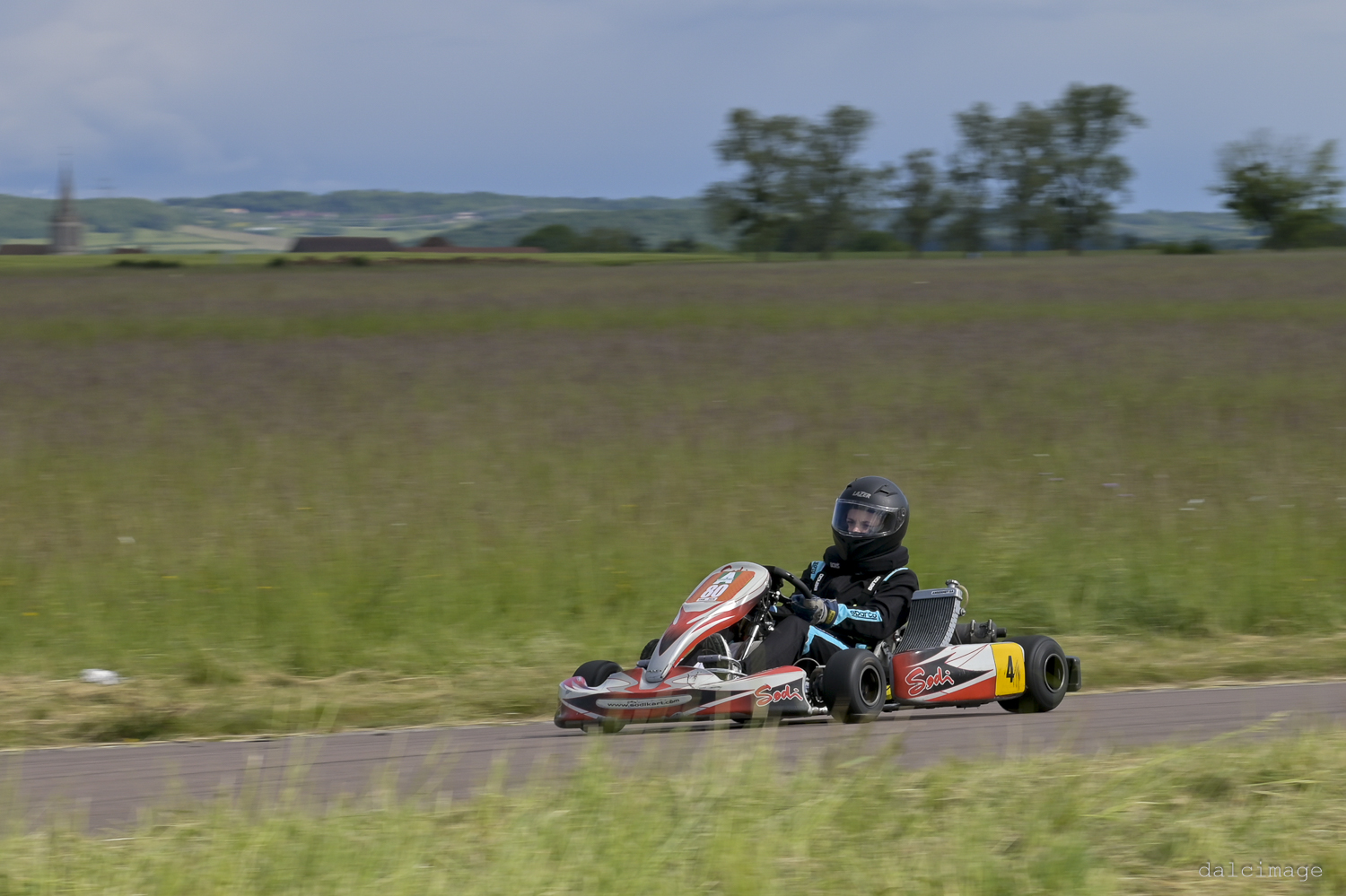 Voiture sur le circuit de pouilly - asaav.ch