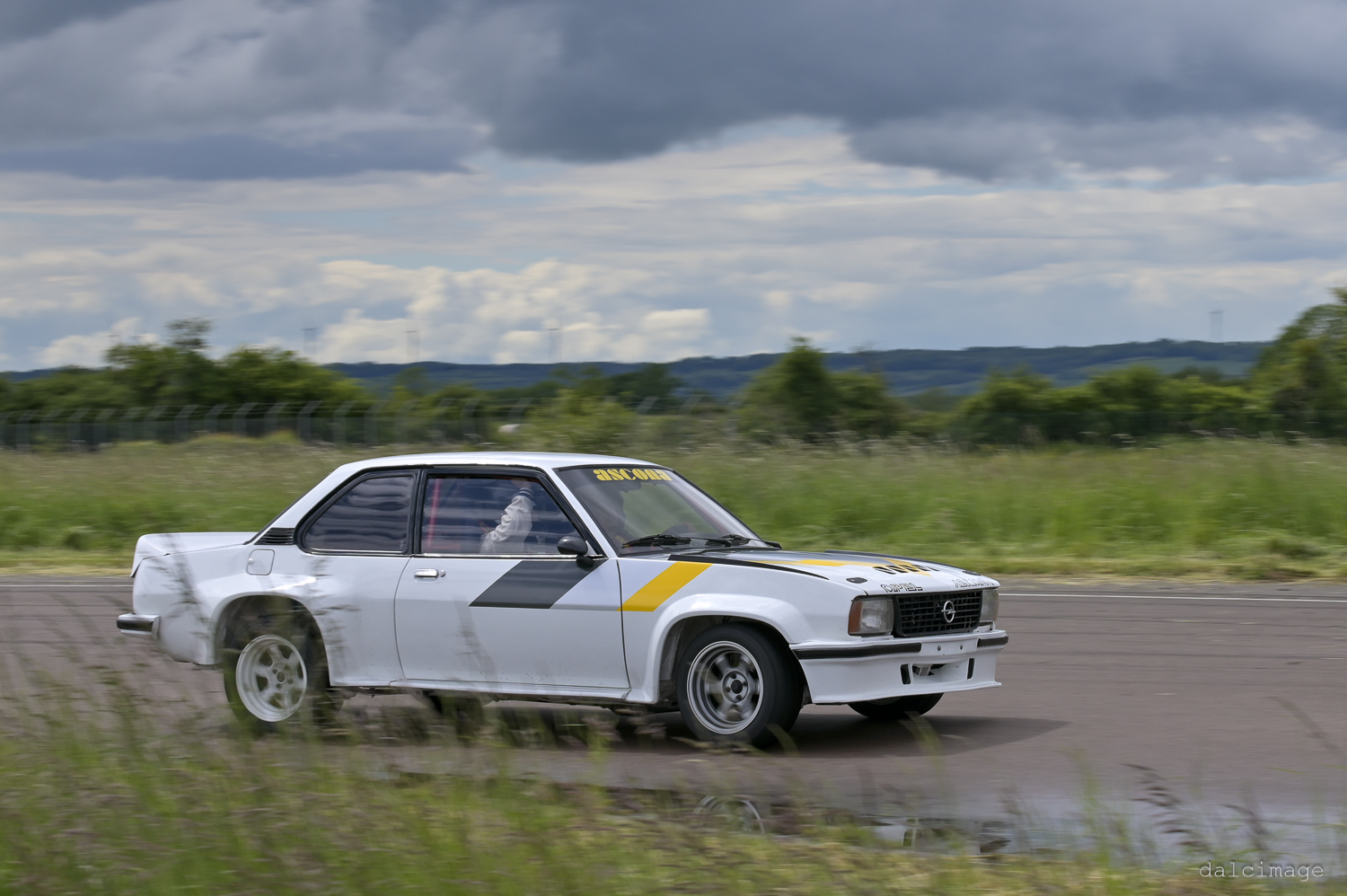 Voiture sur le circuit de pouilly - asaav.ch