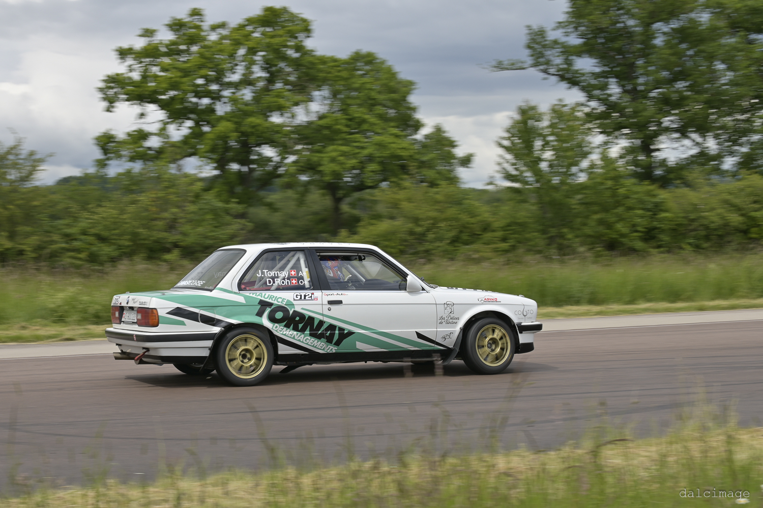 Voiture sur le circuit de pouilly - asaav.ch