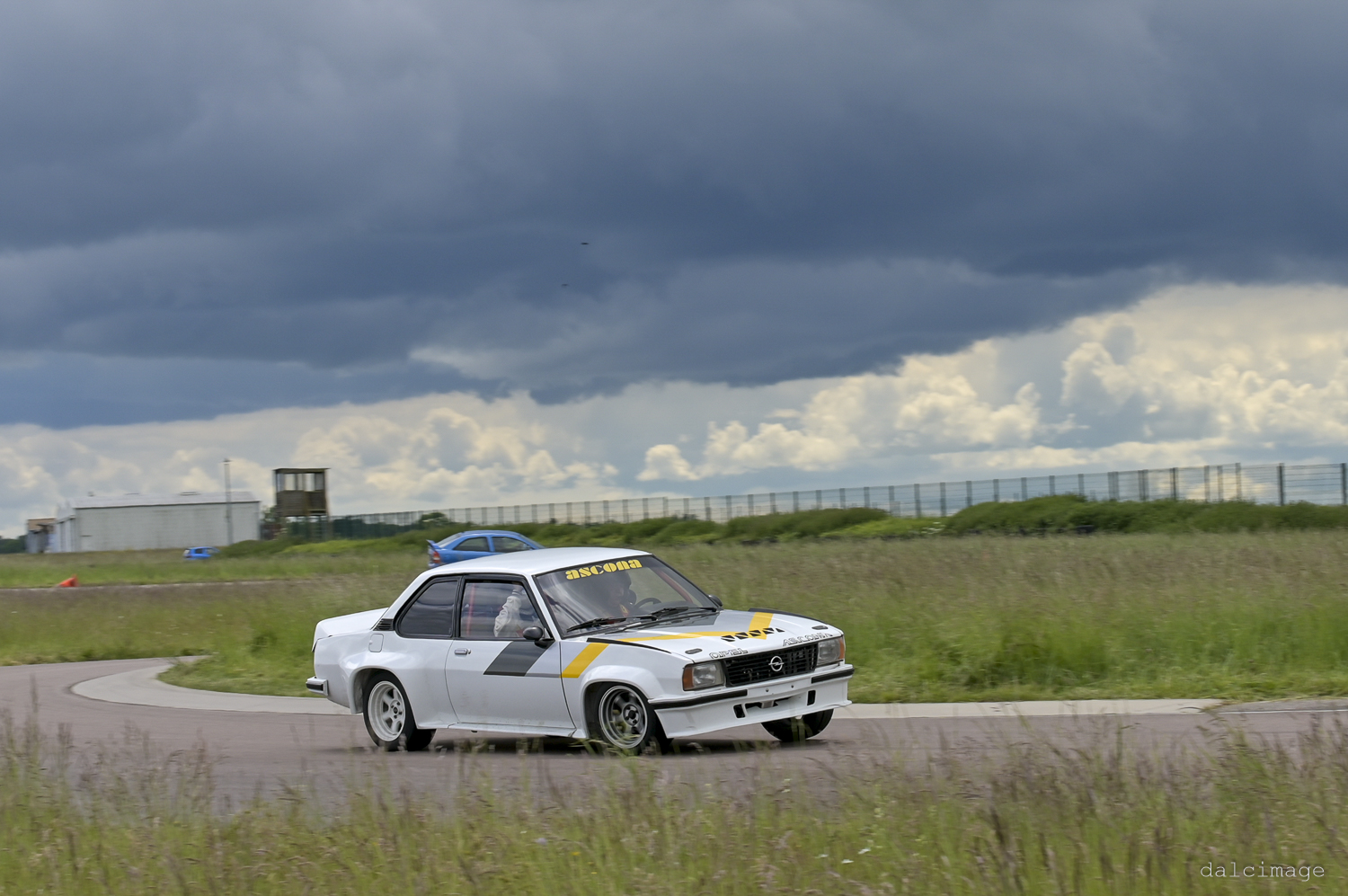 Voiture sur le circuit de pouilly - asaav.ch
