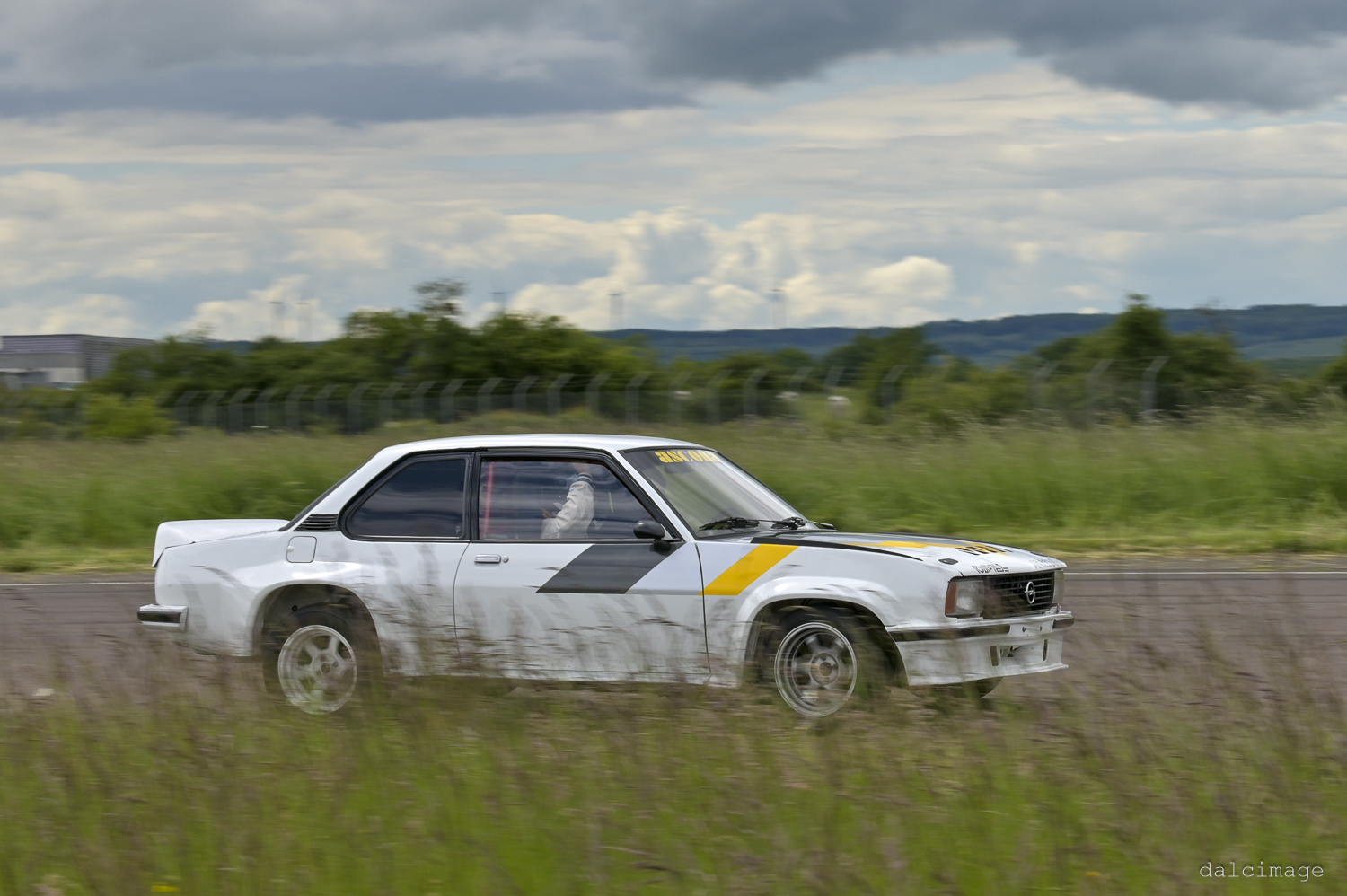 Voiture sur le circuit de pouilly - asaav.ch