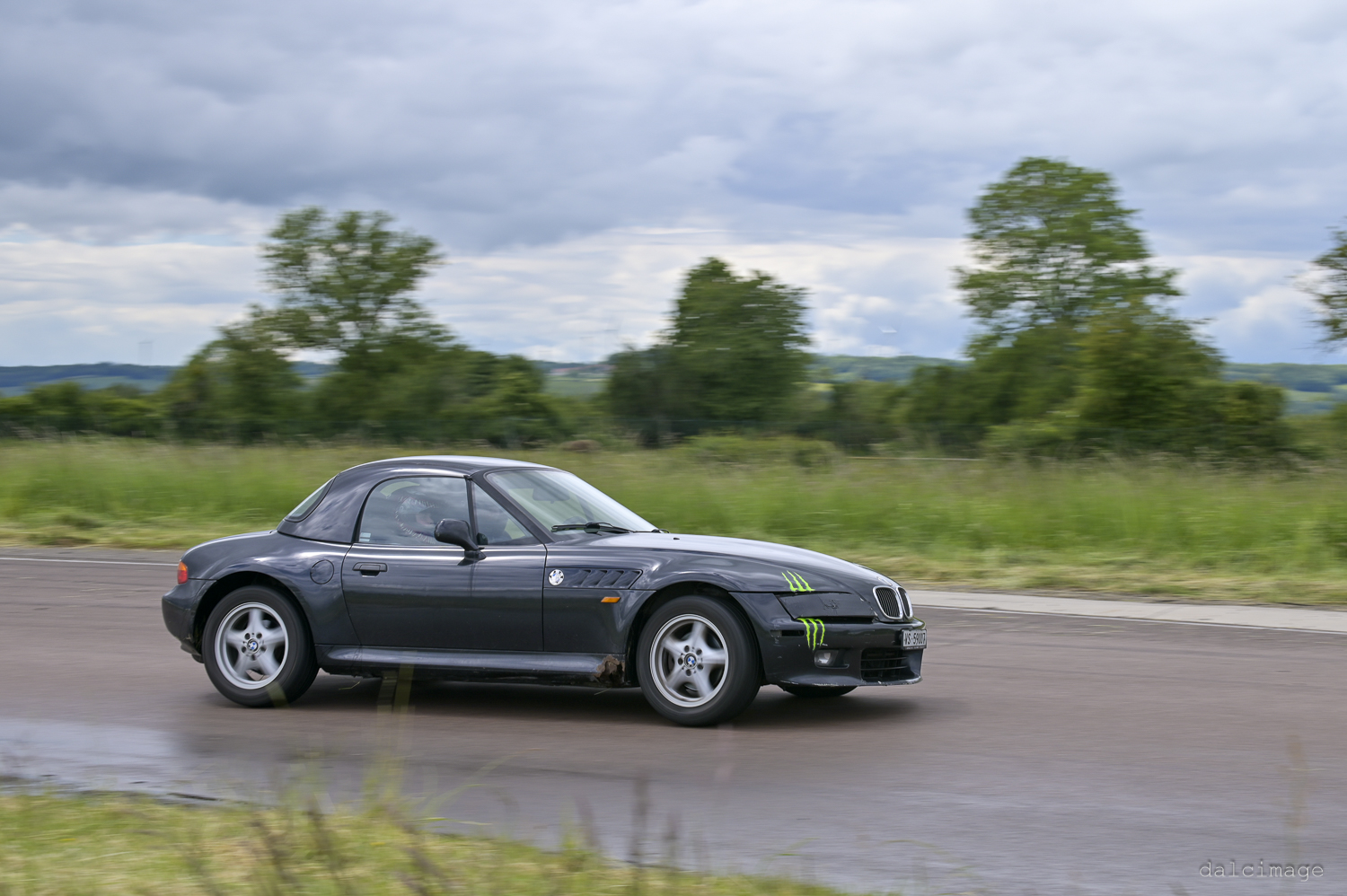 Voiture sur le circuit de pouilly - asaav.ch