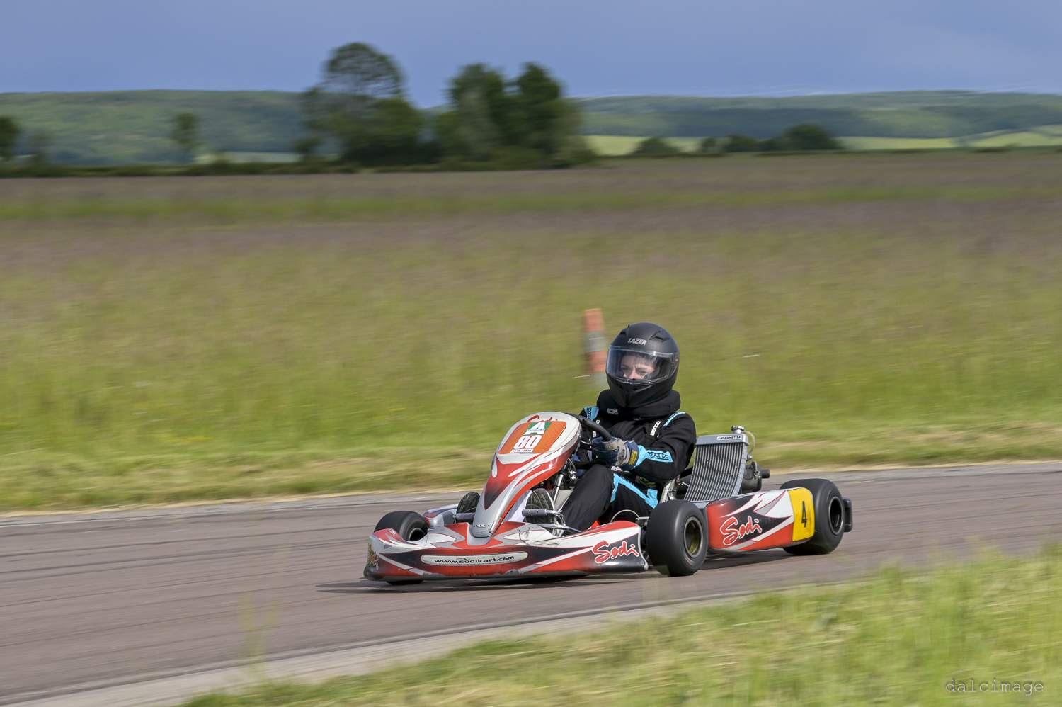 Voiture sur le circuit de pouilly - asaav.ch