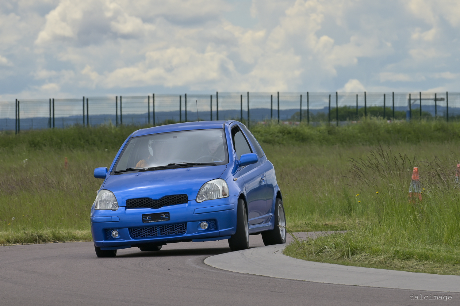 Voiture sur le circuit de pouilly - asaav.ch