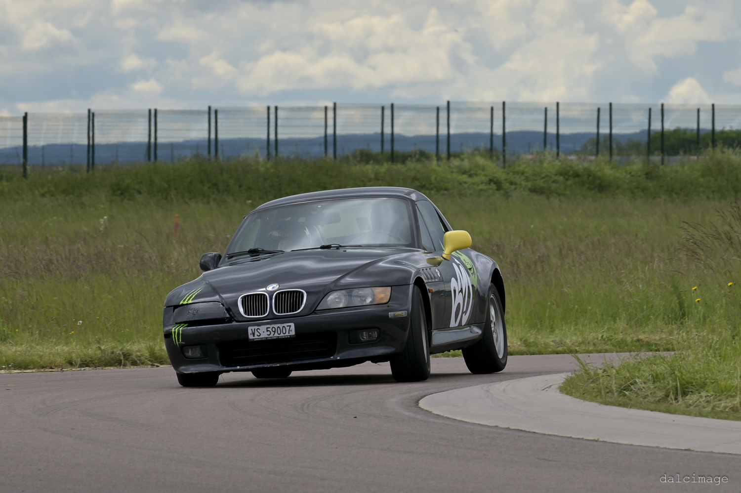 Voiture sur le circuit de pouilly - asaav.ch