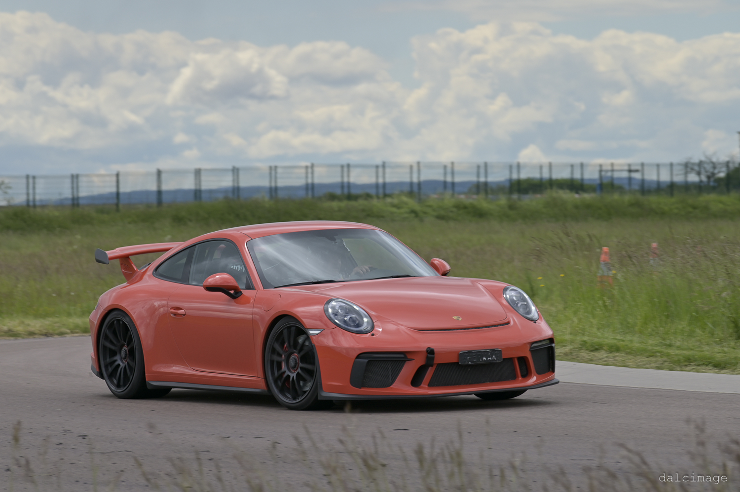Voiture sur le circuit de pouilly - asaav.ch