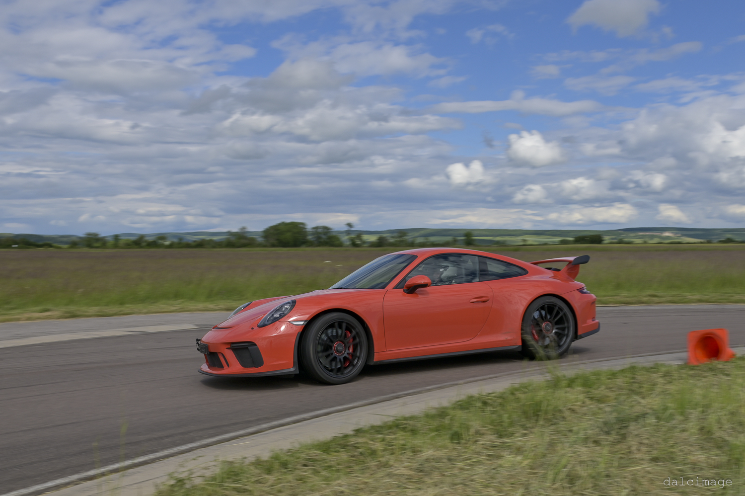 Voiture sur le circuit de pouilly - asaav.ch